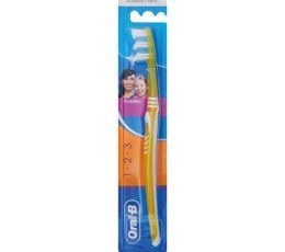 Oral-B 3 Effect Classic Toothbrushes 40 Medium - 1 Pack
